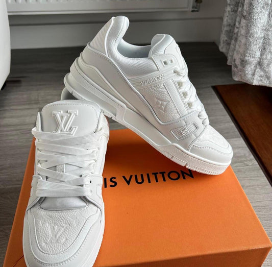 LV SNEAKERS TRIPLE WHITE SIZE 9